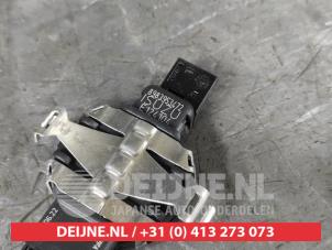 Isuzu D-MAX Rain sensor O612121 photo 2