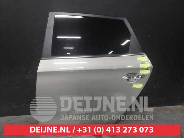 Kia Carens Rear door 4-door, left O612297