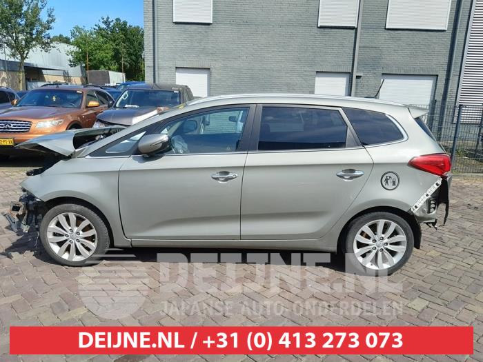 Kia Carens Rear door window 4-door, left O612298