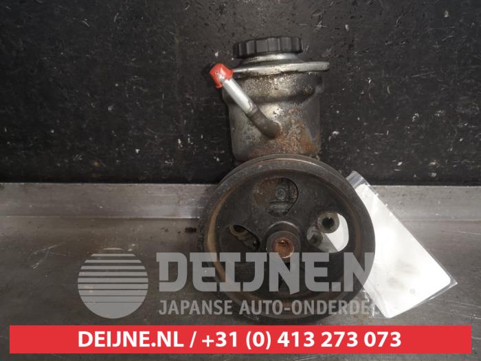 Gebruikte Stuurpomp Toyota Corolla Verso (R10/11) 2.2 D-4D 16V Prijs € 35,00 Margeregeling aangeboden door V.Deijne Jap.Auto-onderdelen BV