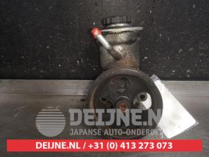 Gebruikte Stuurpomp Toyota Corolla Verso (R10/11) 2.2 D-4D 16V Prijs € 35,00 Margeregeling aangeboden door V.Deijne Jap.Auto-onderdelen BV