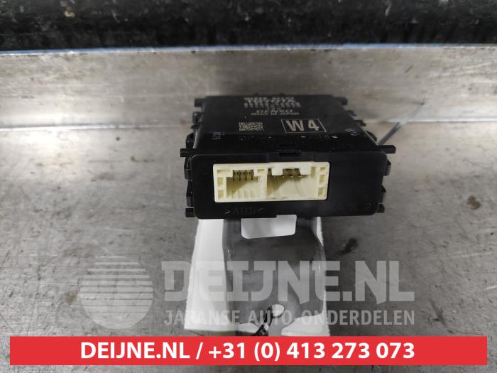 Toyota Rav-4 Scheibenwischer Modul O612619
