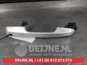 Gebruikte Portiergreep 4Deurs links-voor Toyota RAV4 (A5) 2.5 Hybrid 16V AWD Prijs € 25,00 Margeregeling aangeboden door V.Deijne Jap.Auto-onderdelen BV