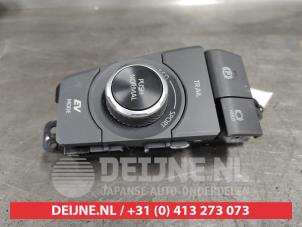 Gebruikte Schakelaar handrem Toyota RAV4 (A5) 2.5 Hybrid 16V AWD Prijs op aanvraag aangeboden door V.Deijne Jap.Auto-onderdelen BV