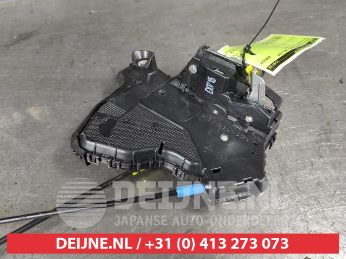 Toyota Auris Deurslot Mechaniek 4Deurs links-voor O612657