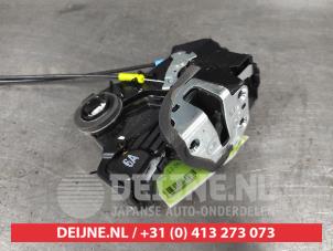 Toyota Auris Door lock mechanism 4-door, front left O612657 photo 2