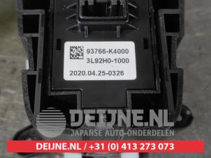 Hyundai Kona Handbremse Schalter O612867 foto 3