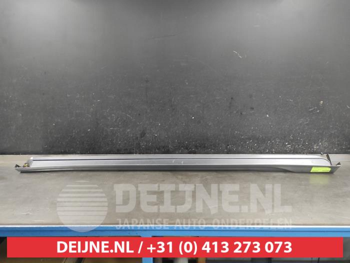 Hyundai Kona Side skirt, left O613058
