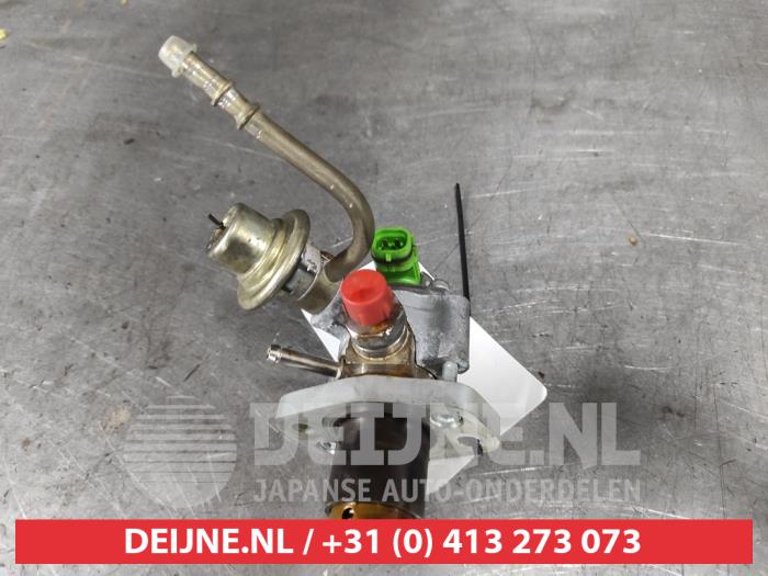 Toyota Avensis Brandstofpomp Mechanisch O613059