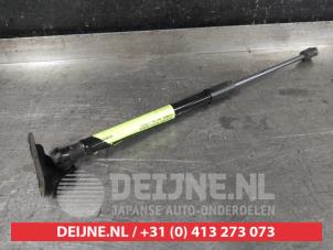 Gebruikte Kofferdekseldemper rechts-achter Hyundai i10 1.2 16V Prijs € 20,00 Margeregeling aangeboden door V.Deijne Jap.Auto-onderdelen BV