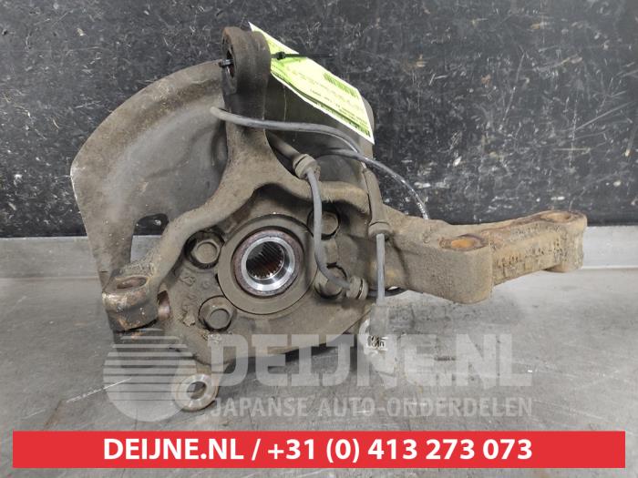 Nissan Qashqai Fusee links-voor O614299