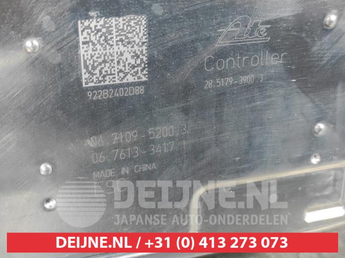 ABS Pomp van een Mitsubishi Eclipse Cross (GK/GL) 2.4 16V PHEV 4x4 2023