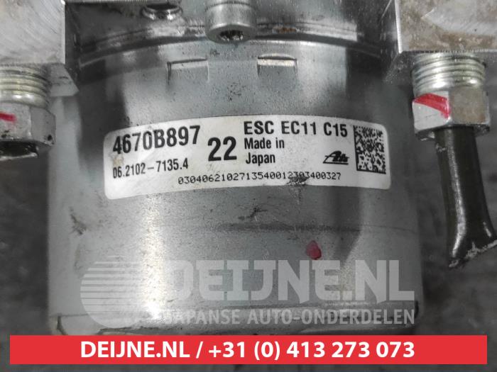 ABS Pomp van een Mitsubishi Eclipse Cross (GK/GL) 2.4 16V PHEV 4x4 2023