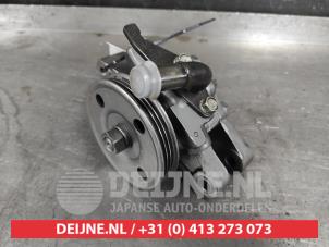 Gebruikte Pomp Servo Kia Carens II (FJ) 2.0i CVVT 16V Prijs € 35,00 Margeregeling aangeboden door V.Deijne Jap.Auto-onderdelen BV