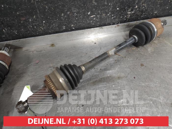 Gebruikte Aandrijfas links-voor Hyundai i30 (FD) 1.6 CVVT 16V Prijs € 40,00 Margeregeling aangeboden door V.Deijne Jap.Auto-onderdelen BV