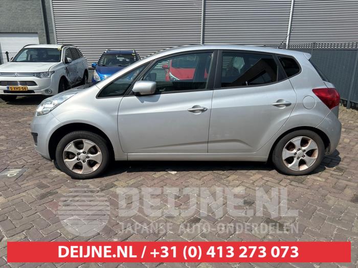 Kia Venga Extra window 4-door, left O614842