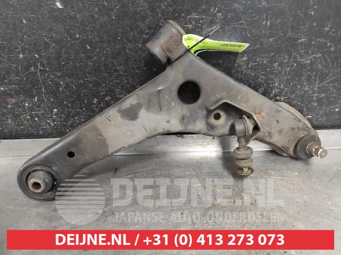 Mitsubishi Outlander Draagarm onder rechts-voor O614867
