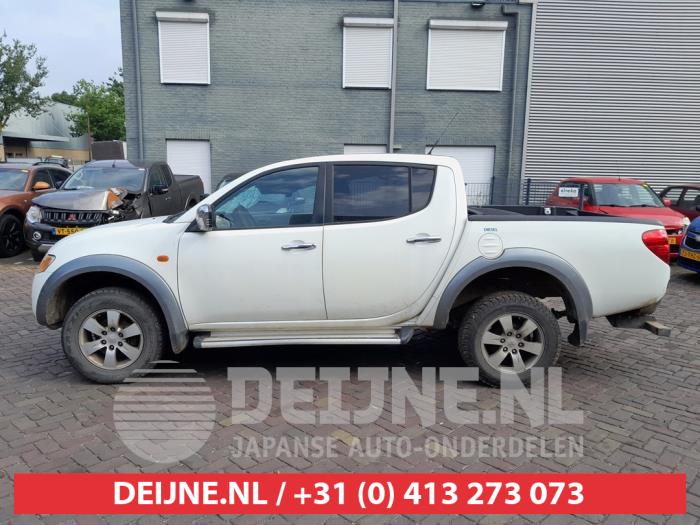 Mitsubishi L200 Türscheibe 4-türig links hinten O615009