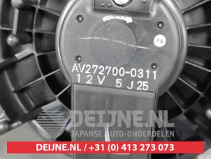 Suzuki Swift Heating and ventilation fan motor O615045 photo 3