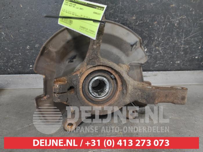 Suzuki Swift Fusee links-voor O615093