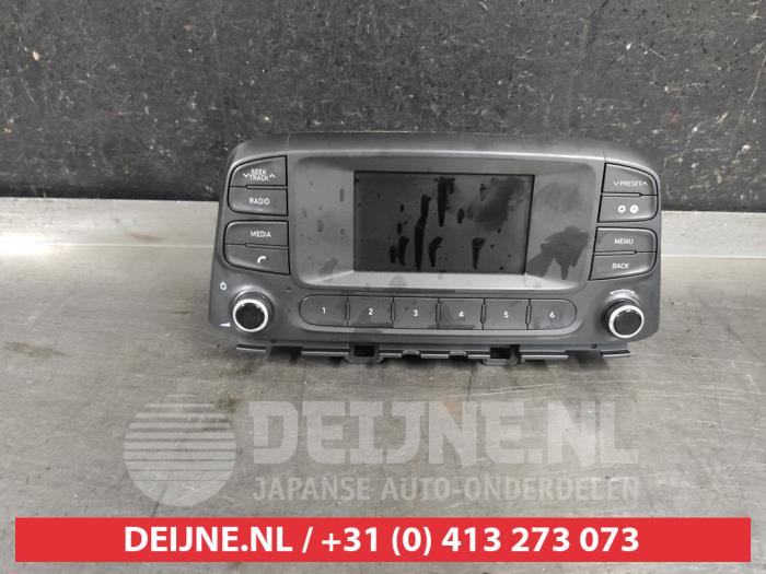 Hyundai Kona Radio O615421