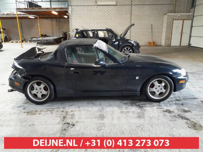 Mazda MX-5 Driehoeks Ruit rechts-voor O615516