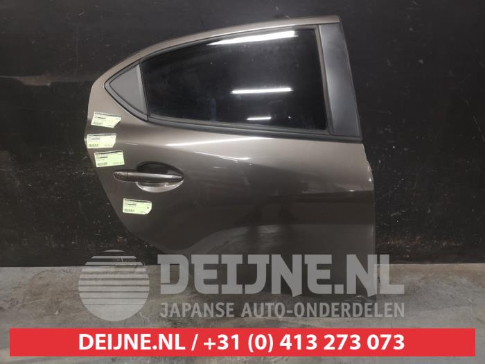 Mazda 2 Portier 4Deurs rechts-achter O616002