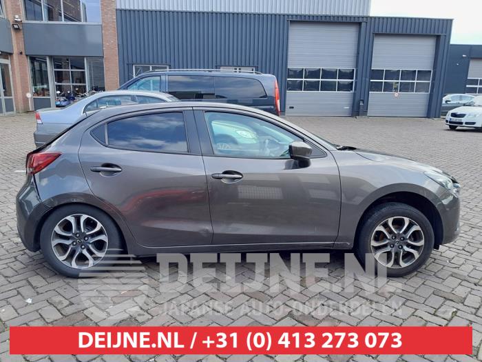 Mazda 2 Portierruit 4Deurs rechts-achter O616003