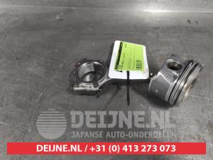 Gebruikte Zuiger Nissan Qashqai (J11) 1.3 DIG-T 140 16V Prijs € 50,00 Margeregeling aangeboden door V.Deijne Jap.Auto-onderdelen BV