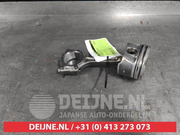 Gebruikte Zuiger Nissan Qashqai (J11) 1.3 DIG-T 140 16V Prijs € 50,00 Margeregeling aangeboden door V.Deijne Jap.Auto-onderdelen BV
