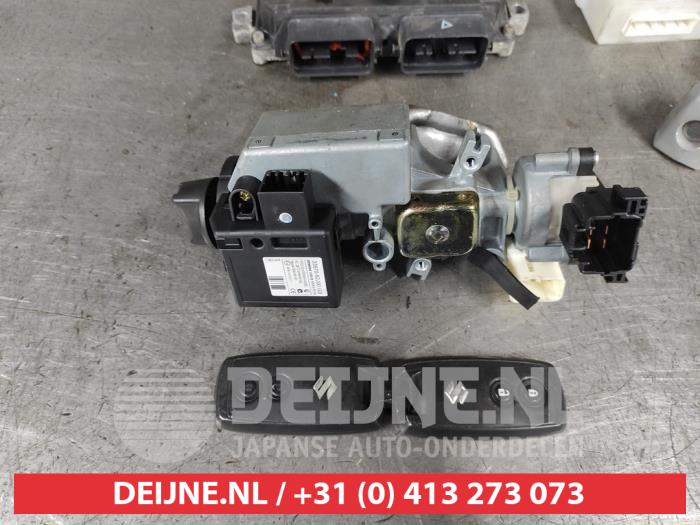 Suzuki Swift Kontaktslot+Sleutel O616705