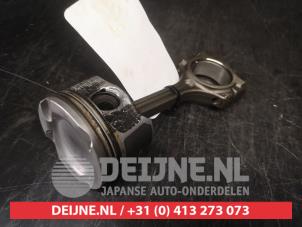 Gebruikte Zuiger Nissan Juke (F16) 1.0 DIG-T 117 12V Prijs € 50,00 Margeregeling aangeboden door V.Deijne Jap.Auto-onderdelen BV