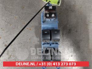 Gebruikte Schakelblok ruiten Toyota Avensis Wagon (T27) 2.0 16V D-4D-F Prijs € 50,00 Margeregeling aangeboden door V.Deijne Jap.Auto-onderdelen BV