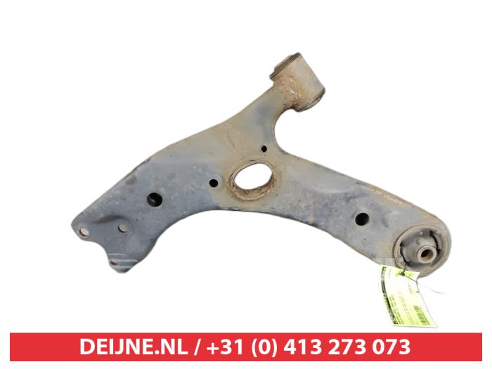 Toyota Auris Draagarm onder links-voor O617114