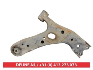 Toyota Auris Front lower wishbone, left O617114 photo 2