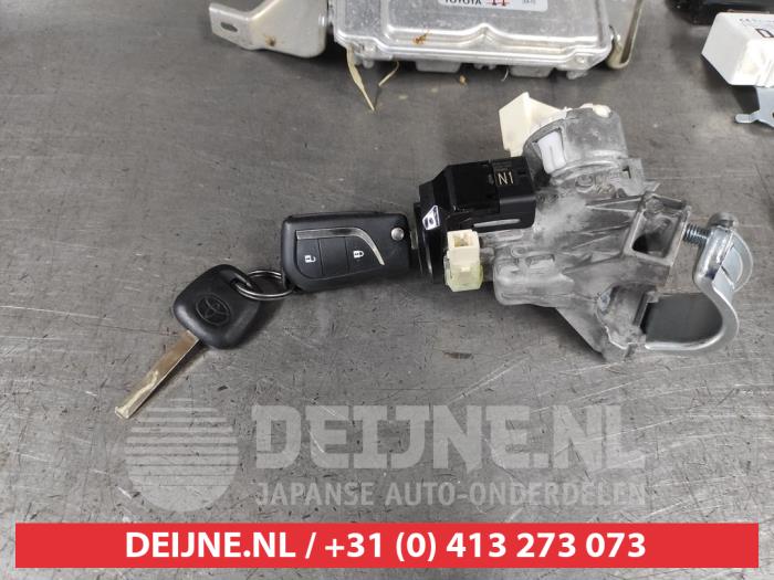 Toyota Yaris Kontaktslot+Sleutel O617119
