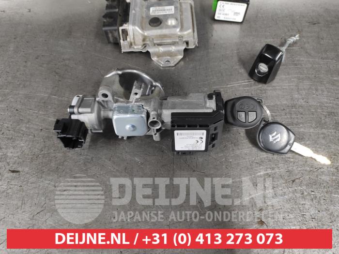 Suzuki Swift Kontaktslot+Sleutel O617152