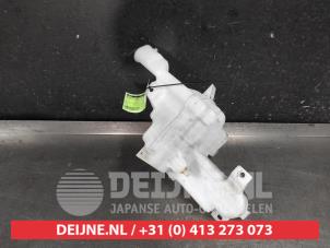 Daihatsu Sirion Ruitensproeiertank voor O617219 foto 2
