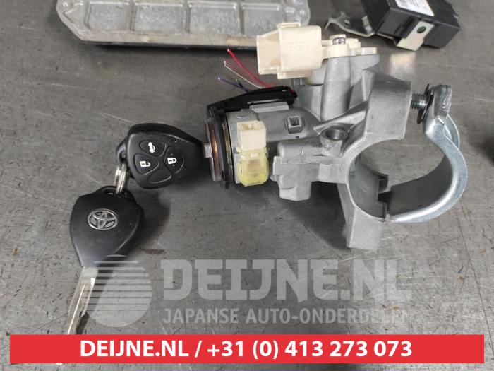 Toyota Avensis Kontaktslot+Sleutel O617301