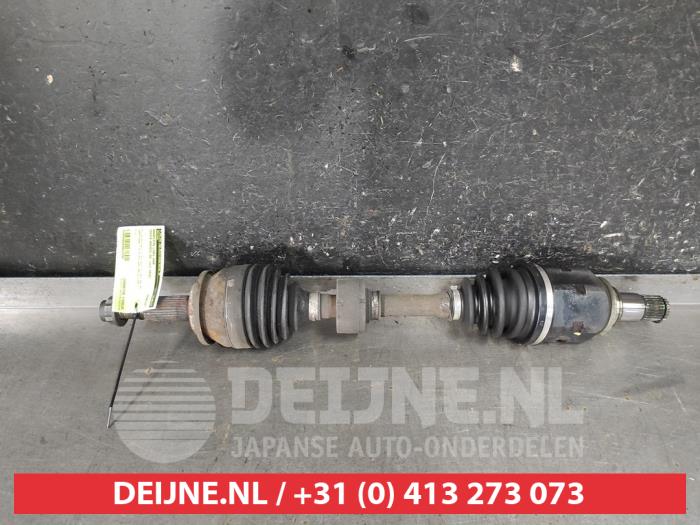 Gebruikte Aandrijfas links-voor Toyota Avensis Wagon (T27) 2.0 16V D-4D-F Prijs € 100,00 Margeregeling aangeboden door V.Deijne Jap.Auto-onderdelen BV