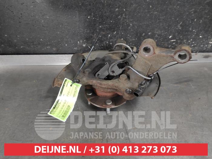 Toyota Avensis Fusee links-voor O617311