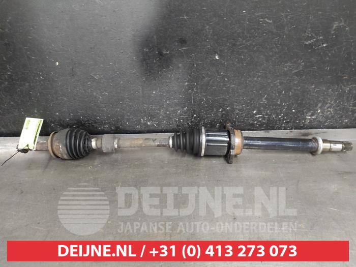 Toyota Avensis Aandrijfas rechts-voor O617315