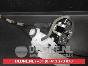 Toyota Yaris Deurslot Mechaniek 4Deurs rechts-achter O617871 foto 2
