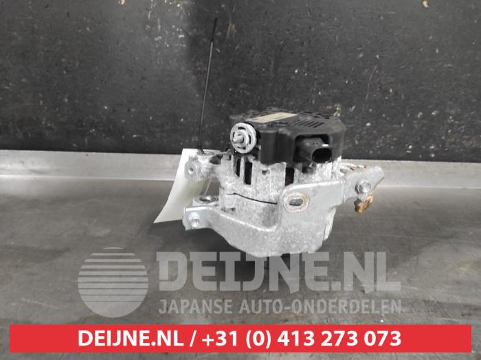 Dynamo van een Toyota Yaris III (P13) 1.5 16V Dual VVT-iE 2018