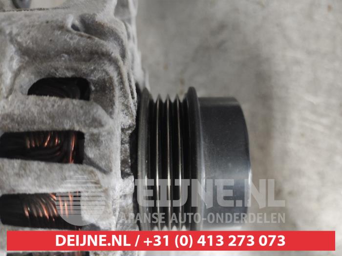 Dynamo van een Toyota Yaris III (P13) 1.5 16V Dual VVT-iE 2018