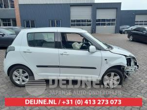 Suzuki Swift Portier 4Deurs rechts-voor O618070 foto 3