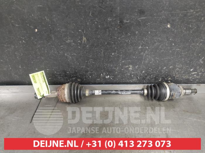 Gebruikte Aandrijfas links-voor Toyota Aygo (B40) 1.0 12V VVT-i Prijs € 45,00 Margeregeling aangeboden door V.Deijne Jap.Auto-onderdelen BV