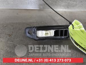 Toyota Yaris Schalter Heckklappe O618149 foto 3