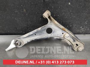 Toyota Yaris Front lower wishbone, left O618260 photo 2