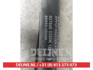 Toyota Yaris Gasdemper rechts-achter O618263 foto 2